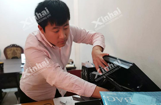 XinHai’s-overseas-staff-in-Sudan-was-assembling-a-computer