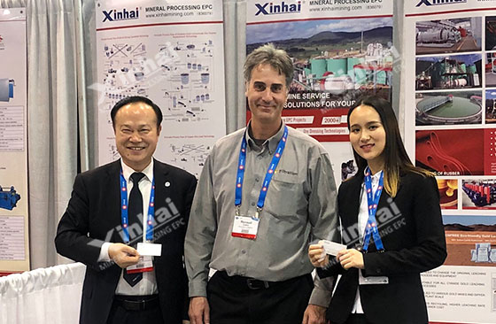 Xinhai-staff-and-customers