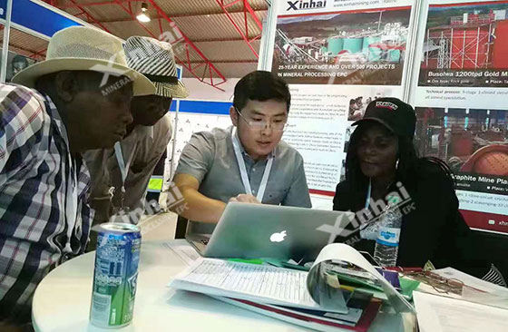 Xinhai's-overseas-staff-in-Zimbabwe,-was-introducing-Xinhai-mineral-processing-EPC-service