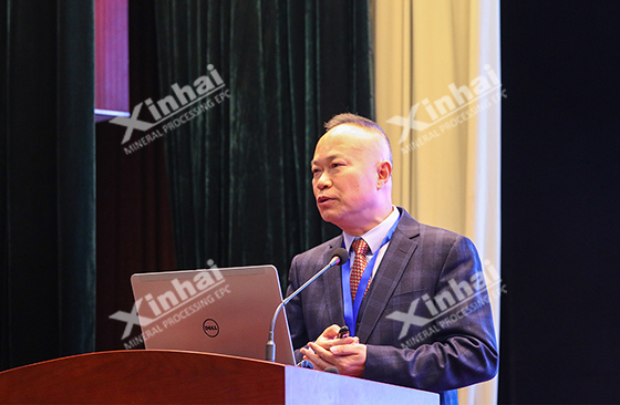 Mr. Zhang Yunlong is speaking