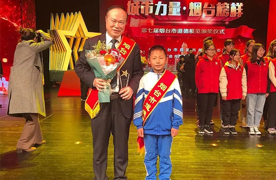 Group-photo-of-Mr.-Zhang-Yunlong-with-the-children.jpg Group-photo-of-Mr.-Zhang-Yunlong-with-the-children.jpg