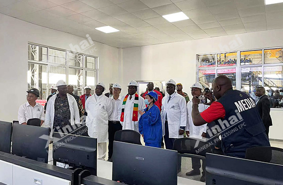 The President of Zimbabwe and his delegation visited the project control room