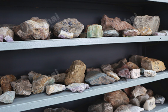 minerals-picture.jpg minerals-picture.jpg
