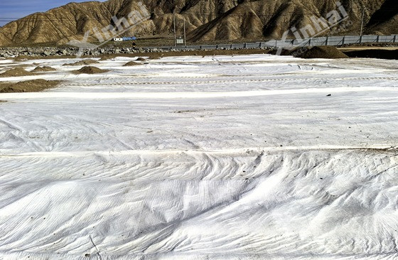 04-geotextile-liner-placement.jpg 04-geotextile-liner-placement.jpg