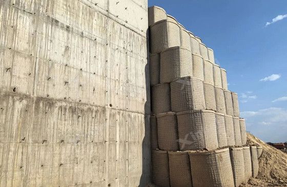 nterlockin-Sandbag-Blast-Wall-for-Raw-Ore-Stockpile.jpg