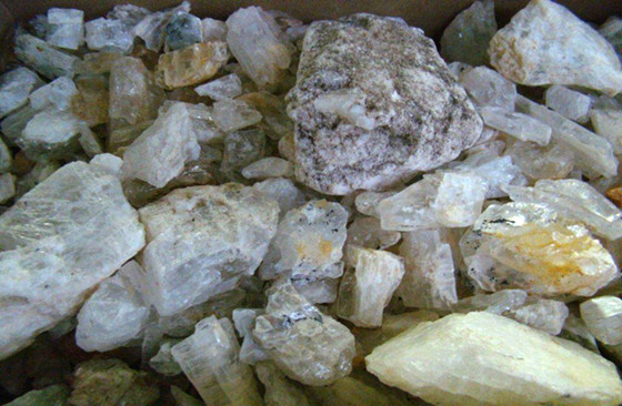 spodumene.jpg spodumene.jpg